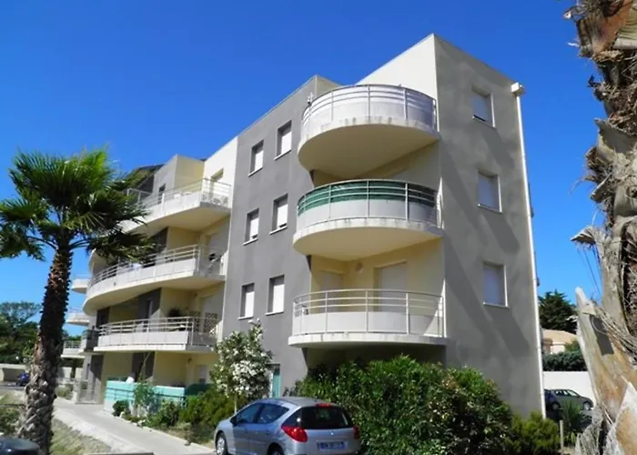3 Etoiles Avec Climatisation Et Parking Proche - Fr-1-338-426 *