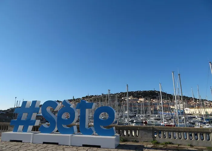 3 Etoiles Avec Climatisation Et Parking Proche - Fr-1-338-426